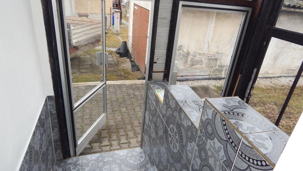 SPEKTRUM REALITY- NA PREDAJ 5-IZBOVÝ DVOJPODLAŽNÝ RODINNÝ DOM S TERASOU A GARÁŽOU, HANDLOVÁ