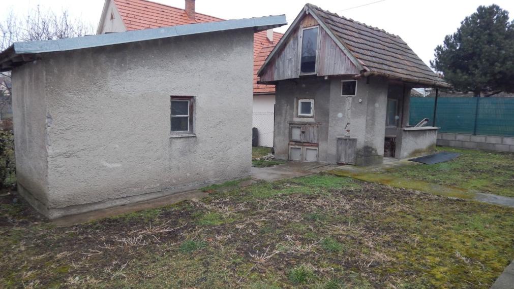 SPEKTRUM REALITY- NA PREDAJ 5-IZBOVÝ DVOJPODLAŽNÝ RODINNÝ DOM S TERASOU A GARÁŽOU, HANDLOVÁ