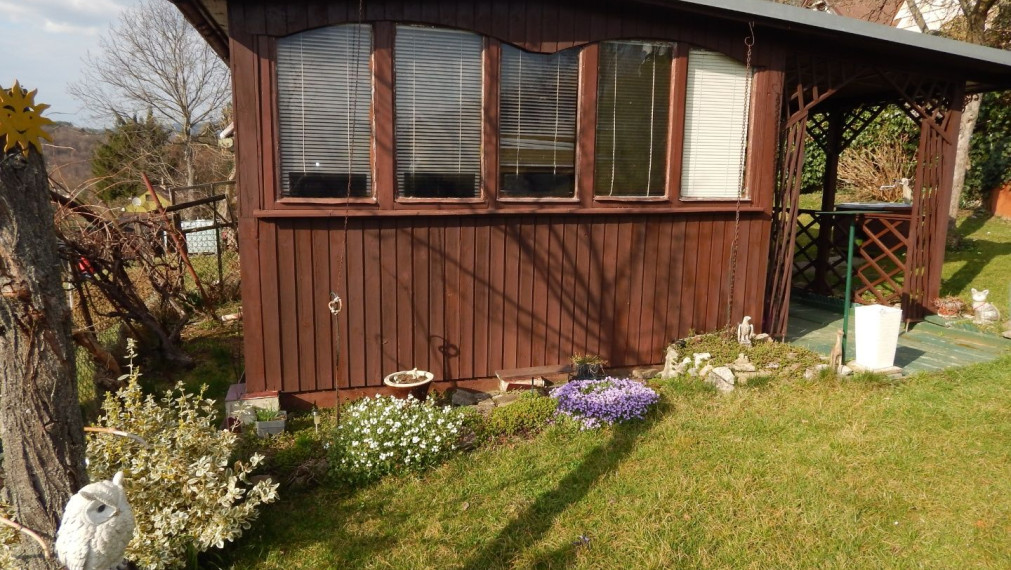 SPEKTRUM REALITY- Na Predaj  záhradná chatka s pozemkom 713 m2, záhradkárska osada ,, Nad kúpaliskom " Handlová, okres Prievidza