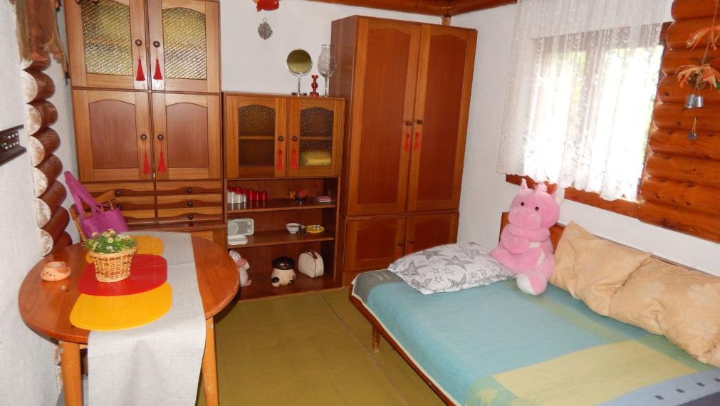 SPEKTRUM REALITY- Na Predaj záhradná chata s pozemkom 464 m2,, záhradkárska osada SNP pri Gewise " Handlová