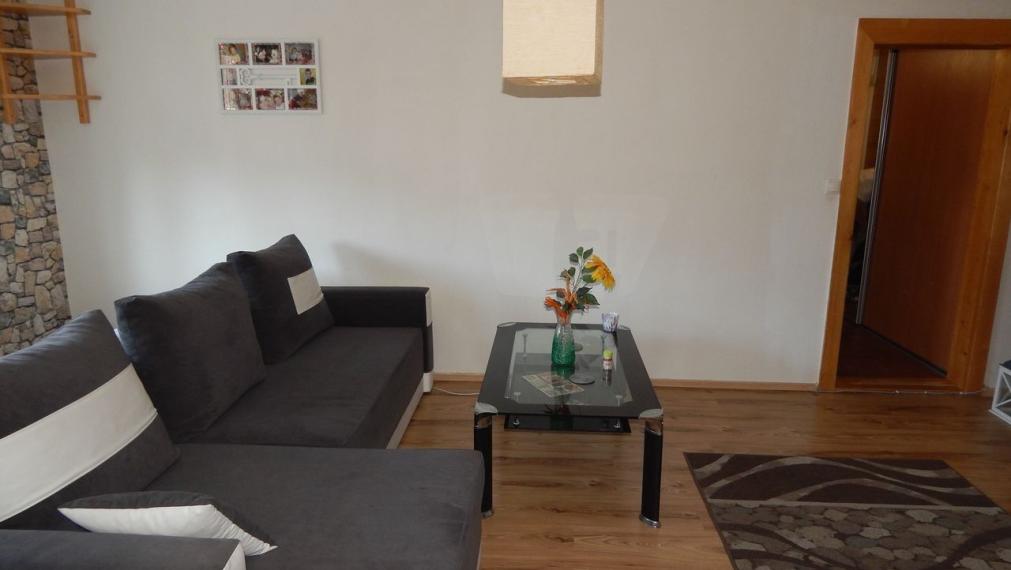 EXKLUZÍVNE-SPEKTRUM REALITY- Na Predaj 2-izbový byt, 58 m2 s balkónom, Handlová, ul. Prievidzská