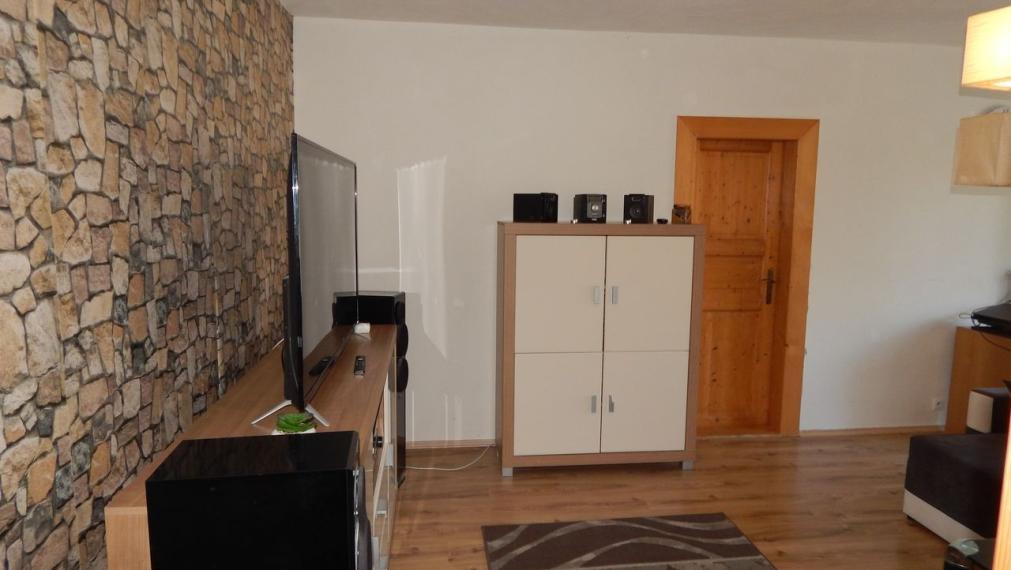 EXKLUZÍVNE-SPEKTRUM REALITY- Na Predaj 2-izbový byt, 58 m2 s balkónom, Handlová, ul. Prievidzská