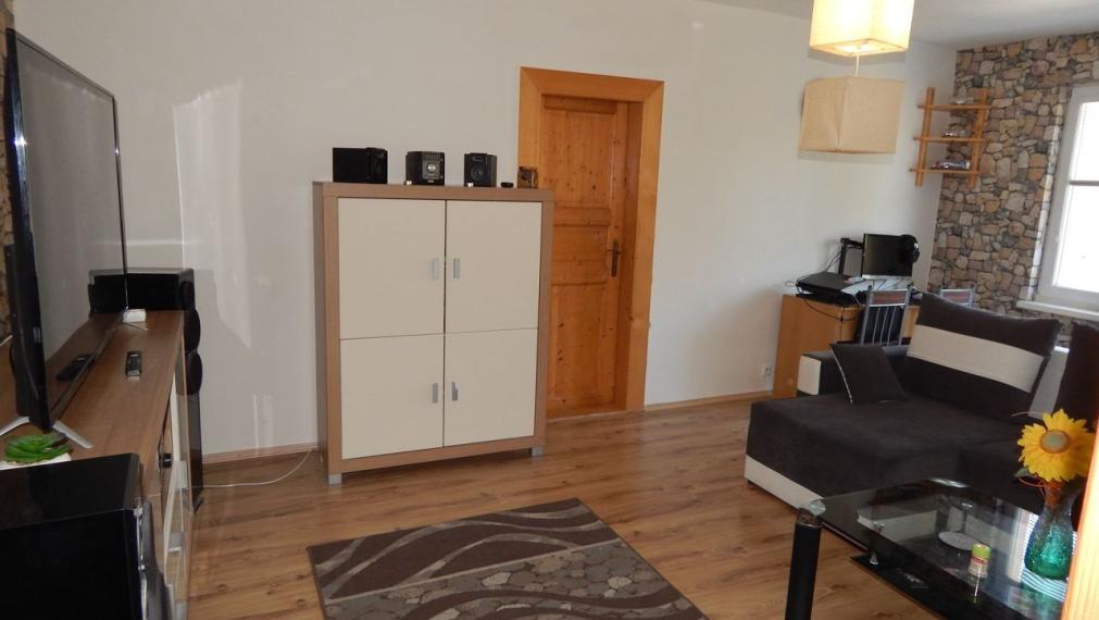 EXKLUZÍVNE-SPEKTRUM REALITY- Na Predaj 2-izbový byt, 58 m2 s balkónom, Handlová, ul. Prievidzská