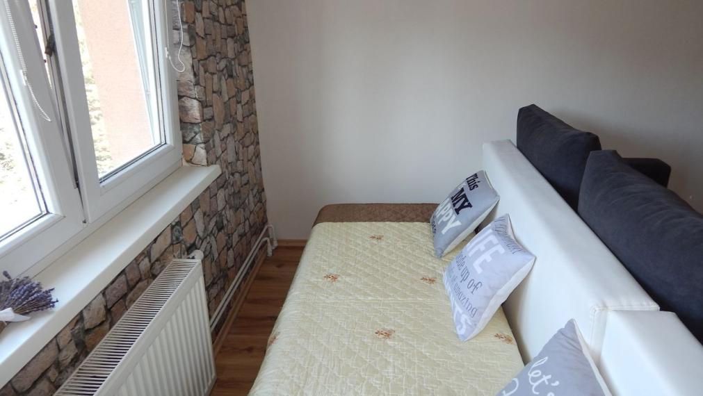 EXKLUZÍVNE-SPEKTRUM REALITY- Na Predaj 2-izbový byt, 58 m2 s balkónom, Handlová, ul. Prievidzská