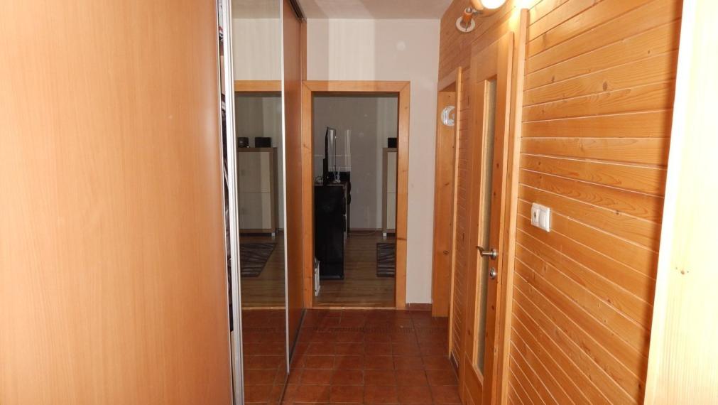 EXKLUZÍVNE-SPEKTRUM REALITY- Na Predaj 2-izbový byt, 58 m2 s balkónom, Handlová, ul. Prievidzská