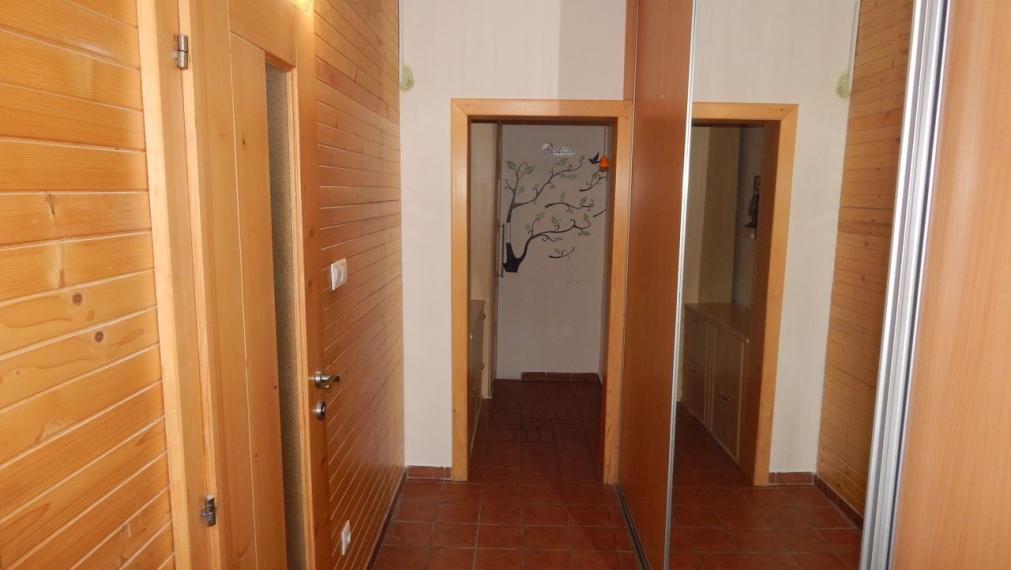 EXKLUZÍVNE-SPEKTRUM REALITY- Na Predaj 2-izbový byt, 58 m2 s balkónom, Handlová, ul. Prievidzská