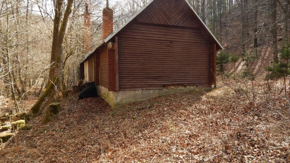 EXKLUZÍVNE-SPEKTRUM REALITY- Na Predaj Rekreačná chata v obci Kľačno, okres Prievidza