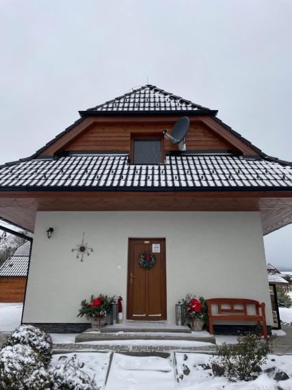 NA PREDAJ- chata /NOVOSTAVBA/ komplet zariadená / Vysoké Tatry- Stará Lesná  s panoramatickým výhľadom