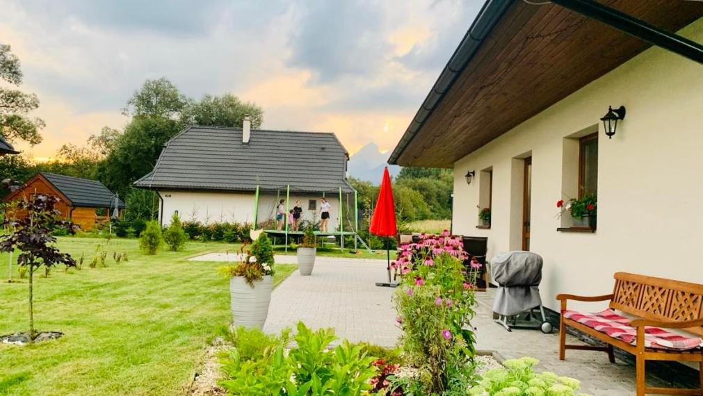 NA PREDAJ- chata /NOVOSTAVBA/ komplet zariadená / Vysoké Tatry- Stará Lesná  s panoramatickým výhľadom