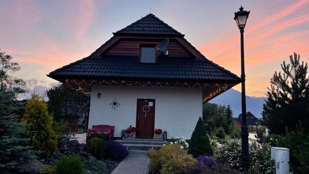 NA PREDAJ- chata /NOVOSTAVBA/ komplet zariadená / Vysoké Tatry- Stará Lesná  s panoramatickým výhľadom