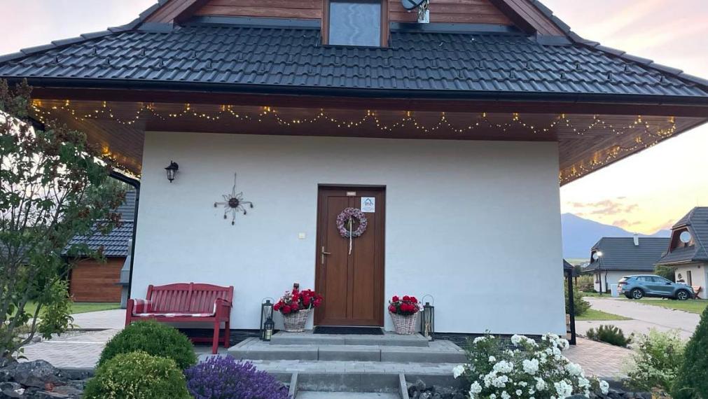 NA PREDAJ- chata /NOVOSTAVBA/ komplet zariadená / Vysoké Tatry- Stará Lesná  s panoramatickým výhľadom