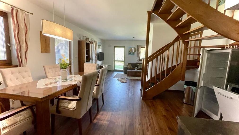 NA PREDAJ- chata /NOVOSTAVBA/ komplet zariadená / Vysoké Tatry- Stará Lesná  s panoramatickým výhľadom