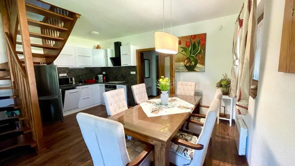 NA PREDAJ- chata /NOVOSTAVBA/ komplet zariadená / Vysoké Tatry- Stará Lesná  s panoramatickým výhľadom