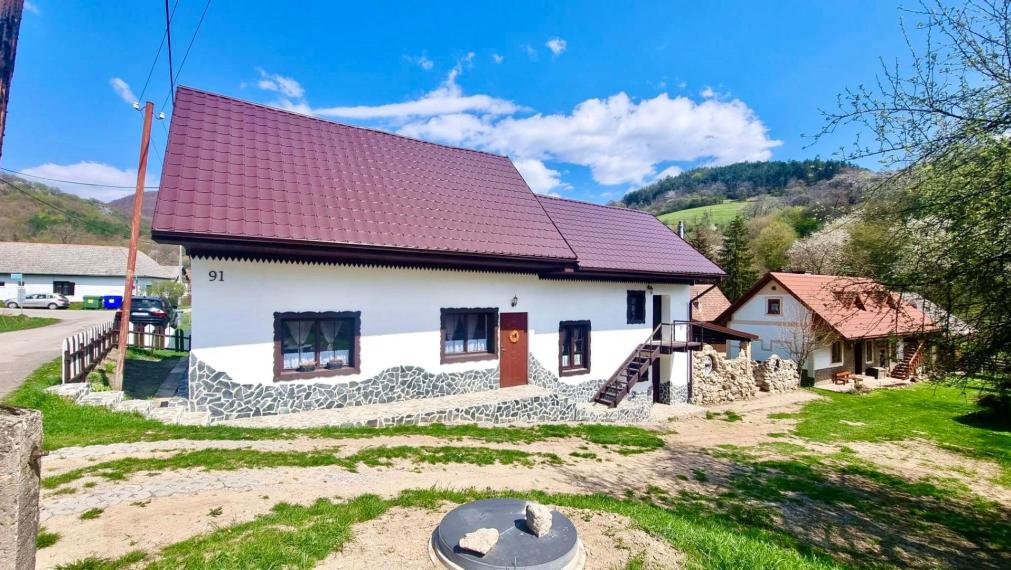 Opäť u nás !!! EXKLUZÍVNE  V PONUKE na predaj dobová chalúpka v Čiernej Lehote