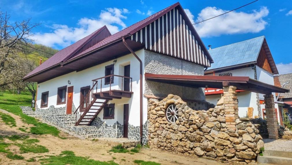 Opäť u nás !!! EXKLUZÍVNE  V PONUKE na predaj dobová chalúpka v Čiernej Lehote