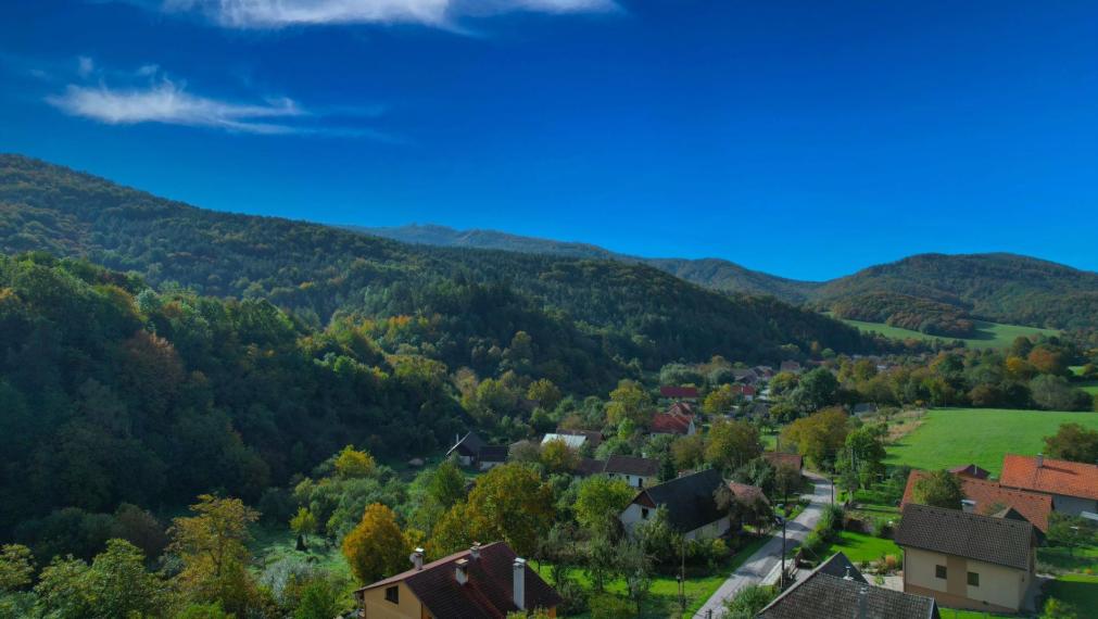 Opäť u nás !!! EXKLUZÍVNE  V PONUKE na predaj dobová chalúpka v Čiernej Lehote