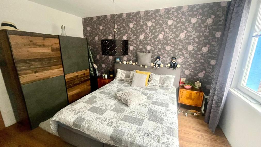 Exkluzívna ponuka 3 izb. veľkometrážného bytu v Bánovciach n/B s balkónom a pivnicou- SEVER