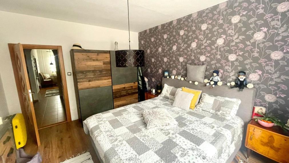 Exkluzívna ponuka 3 izb. veľkometrážného bytu v Bánovciach n/B s balkónom a pivnicou- SEVER