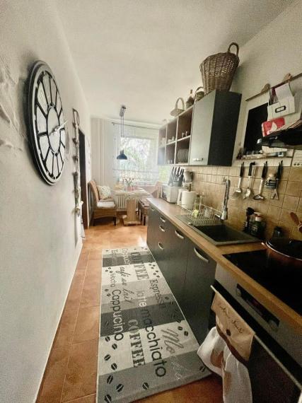 Exkluzívna ponuka 3 izb. veľkometrážného bytu v Bánovciach n/B s balkónom a pivnicou- SEVER