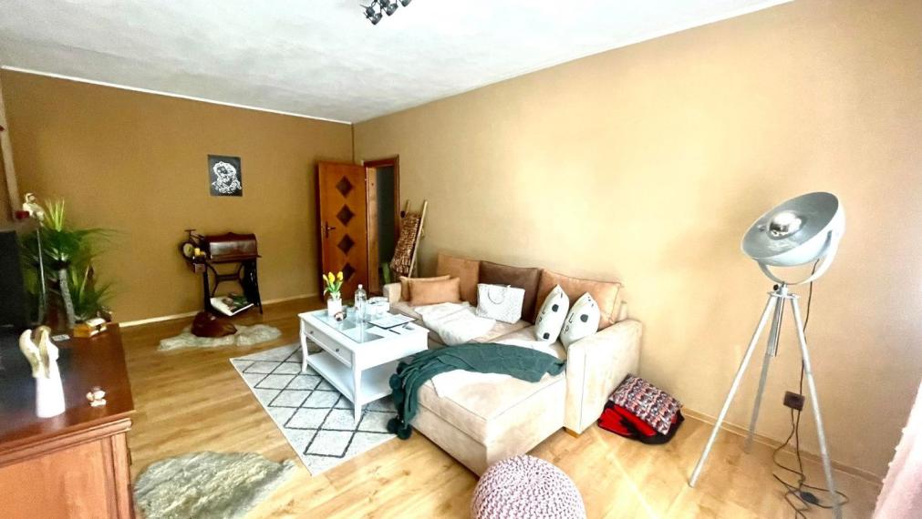 Exkluzívna ponuka 3 izb. veľkometrážného bytu v Bánovciach n/B s balkónom a pivnicou- SEVER