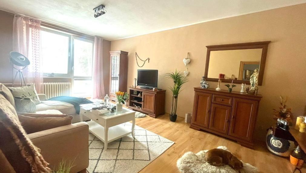 Exkluzívna ponuka 3 izb. veľkometrážného bytu v Bánovciach n/B s balkónom a pivnicou- SEVER