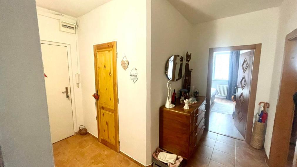 Exkluzívna ponuka 3 izb. veľkometrážného bytu v Bánovciach n/B s balkónom a pivnicou- SEVER