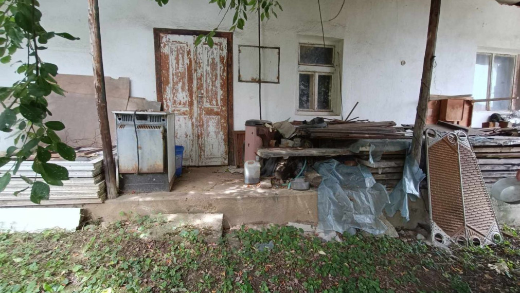 Prašice - starý vidiecky dom s veľkým pozemkom na predaj