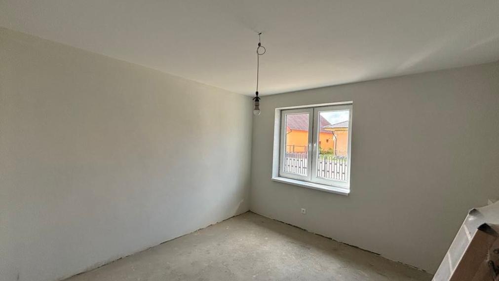 PREDAJ -Exkluzívna ponuka  3i RD - kompletná rekonštrukcia, terasa, pozemok 450m2 - Bánovcen/B / Biskupice