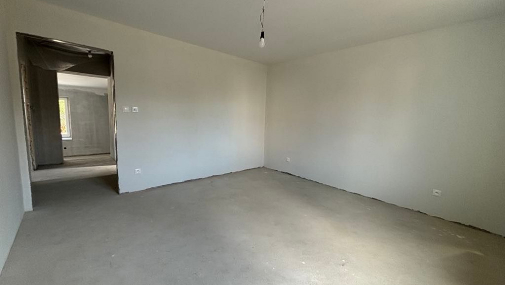 PREDAJ -Exkluzívna ponuka  3i RD - kompletná rekonštrukcia, terasa, pozemok 450m2 - Bánovcen/B / Biskupice