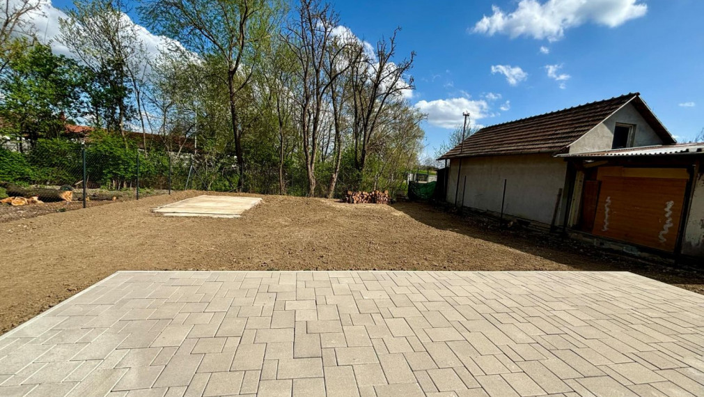 PREDAJ -Exkluzívna ponuka  3i RD - kompletná rekonštrukcia, terasa, pozemok 450m2 - Bánovcen/B / Biskupice