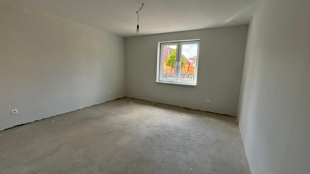 PREDAJ -Exkluzívna ponuka  3i RD - kompletná rekonštrukcia, terasa, pozemok 450m2 - Bánovcen/B / Biskupice