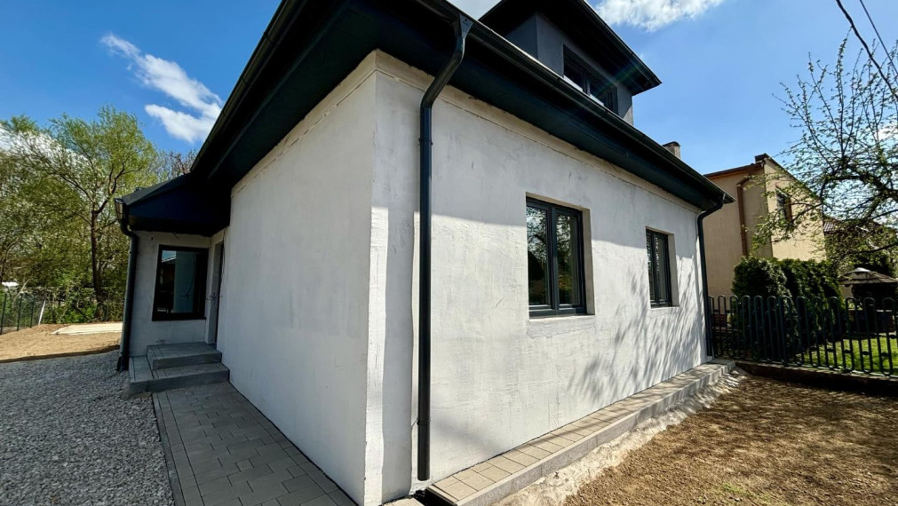 PREDAJ -Exkluzívna ponuka  3i RD - kompletná rekonštrukcia, terasa, pozemok 450m2 - Bánovcen/B / Biskupice