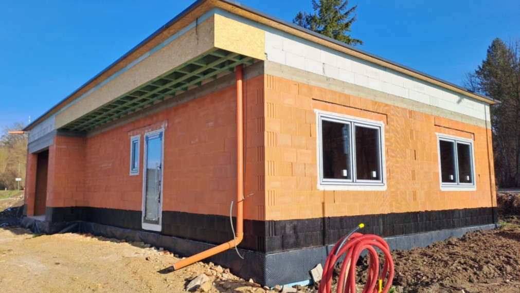 Lukratívna ponuka novostavba v Uhrovci , poz. 527m2