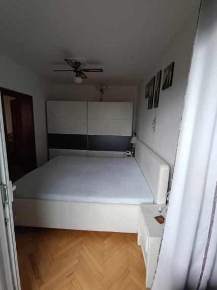 Nová cena/ Výmena 3 izbového bytu za 2 izbový byt na ulici 9.mája