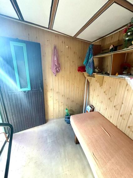 Exkluzívne na predaj  záhrada s chatkou v Bánovciach n/B