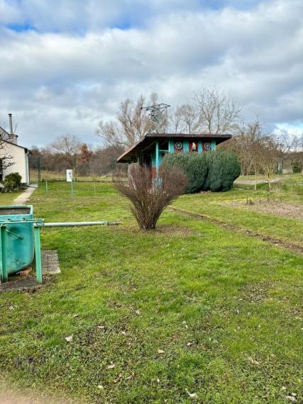 Exkluzívne na predaj  záhrada s chatkou v Bánovciach n/B