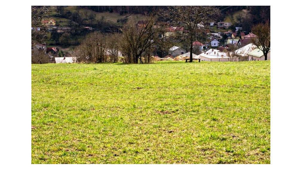 Na predaj stavebný pozemok - Pravotice 760m2