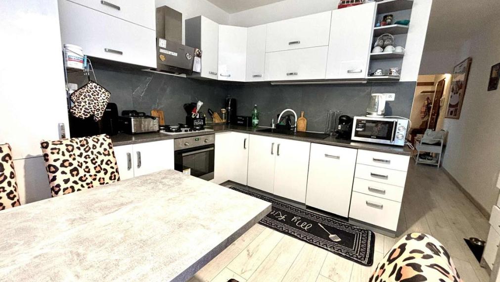 Rezervované...EXKLUZÍVNE NA PREDAJ – 3-IZBOVÝ BYT S DVOMA BALKÓNMI, UL. MOJMÍROVA, BÁNOVCE NAD BEBRAVOU