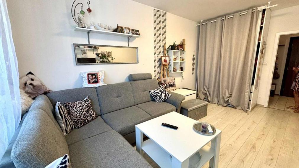 Rezervované...EXKLUZÍVNE NA PREDAJ – 3-IZBOVÝ BYT S DVOMA BALKÓNMI, UL. MOJMÍROVA, BÁNOVCE NAD BEBRAVOU