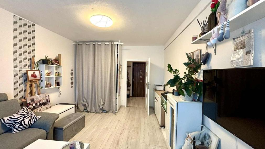 Rezervované...EXKLUZÍVNE NA PREDAJ – 3-IZBOVÝ BYT S DVOMA BALKÓNMI, UL. MOJMÍROVA, BÁNOVCE NAD BEBRAVOU