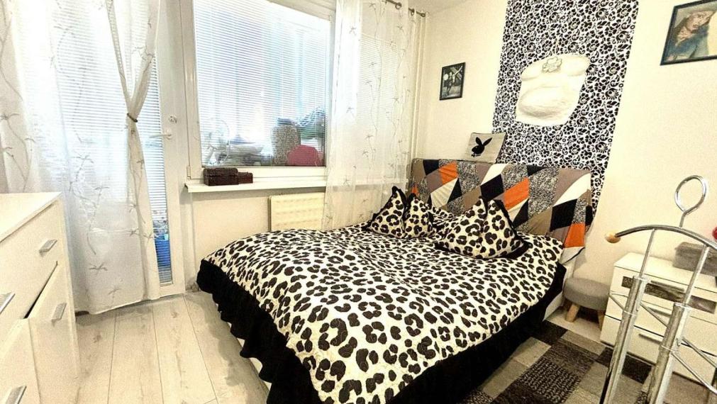 Rezervované...EXKLUZÍVNE NA PREDAJ – 3-IZBOVÝ BYT S DVOMA BALKÓNMI, UL. MOJMÍROVA, BÁNOVCE NAD BEBRAVOU