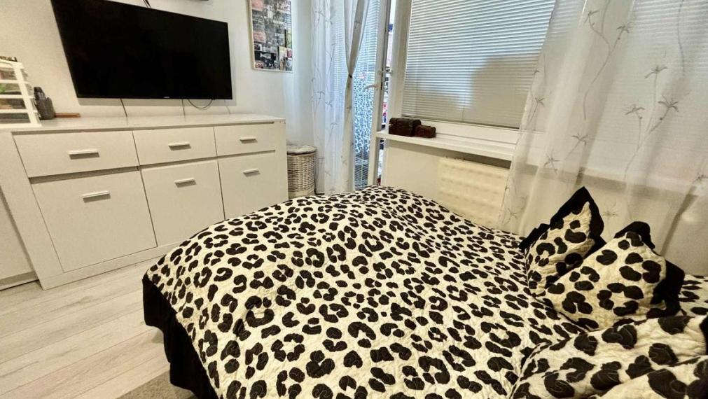 Rezervované...EXKLUZÍVNE NA PREDAJ – 3-IZBOVÝ BYT S DVOMA BALKÓNMI, UL. MOJMÍROVA, BÁNOVCE NAD BEBRAVOU