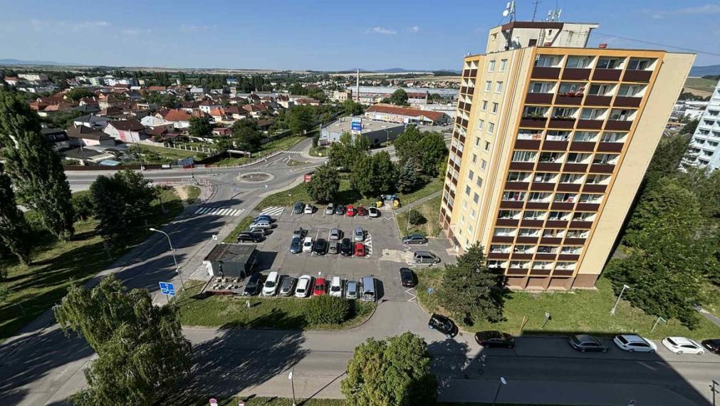 Rezervované...EXKLUZÍVNE NA PREDAJ – 3-IZBOVÝ BYT S DVOMA BALKÓNMI, UL. MOJMÍROVA, BÁNOVCE NAD BEBRAVOU