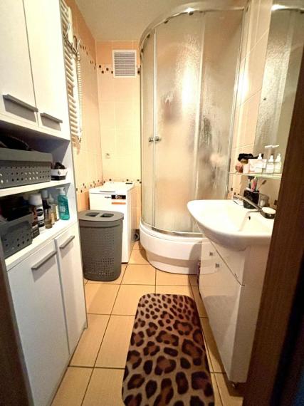 Rezervované...EXKLUZÍVNE NA PREDAJ – 3-IZBOVÝ BYT S DVOMA BALKÓNMI, UL. MOJMÍROVA, BÁNOVCE NAD BEBRAVOU