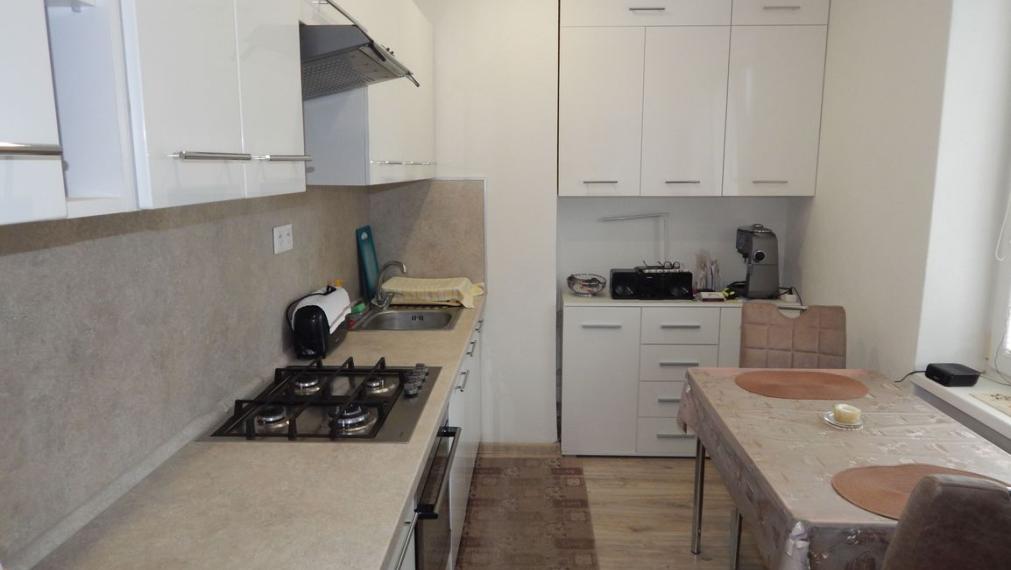 PREDANÉ-EXKLUZÍVNE- SPEKTRUM REALITY- Na Predaj 2-izbový kompletne rekonštruovaný byt, 53 m2, Handlová, ul. ČSA