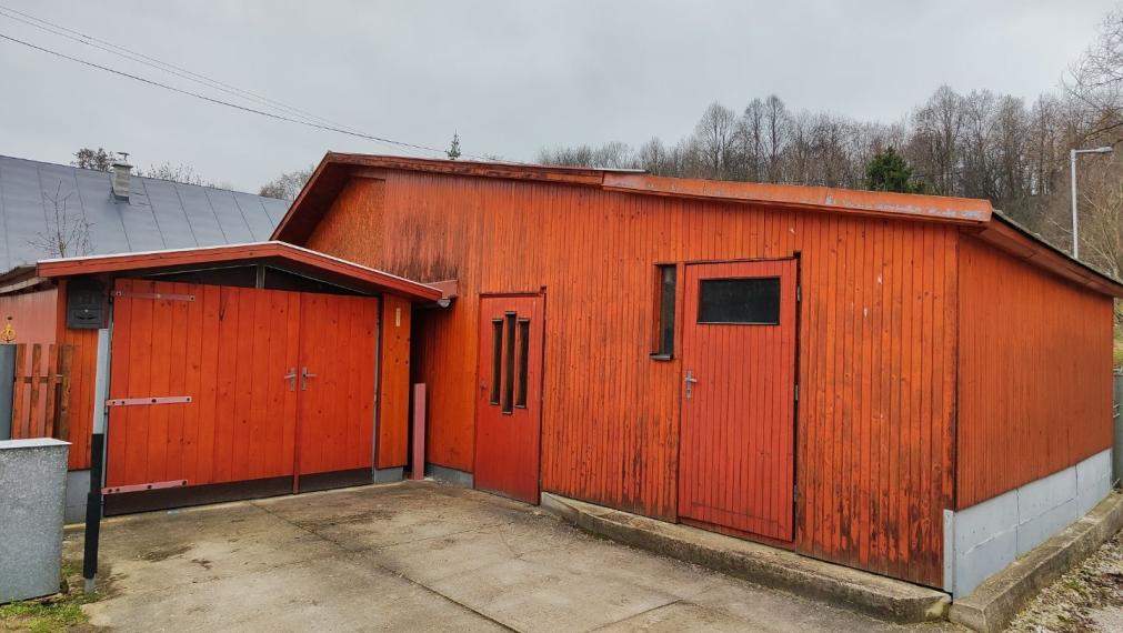 SPEKTRUM REALITY- TUŽINA-Na  Predaj  chata s terasou a garážou - 301 m2, Tužina, okres Prievidza