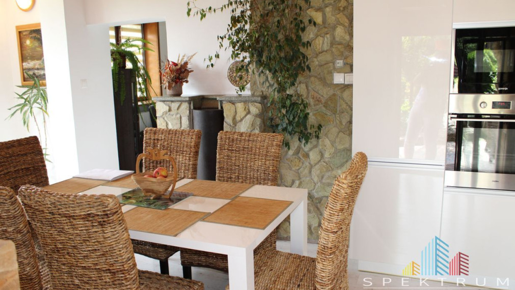 SPEKTRUM REALITY- Na predaj kompletne rekonštruovaný rodinný dom s pozemkom  1043 m2, Veľká Lehôtka, okres Prievidza