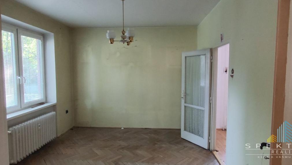 SPEKTRUM REALITY- Na Predaj 2-izbový byt, 57 m2, okres Prievidza, Staré Sídlisko