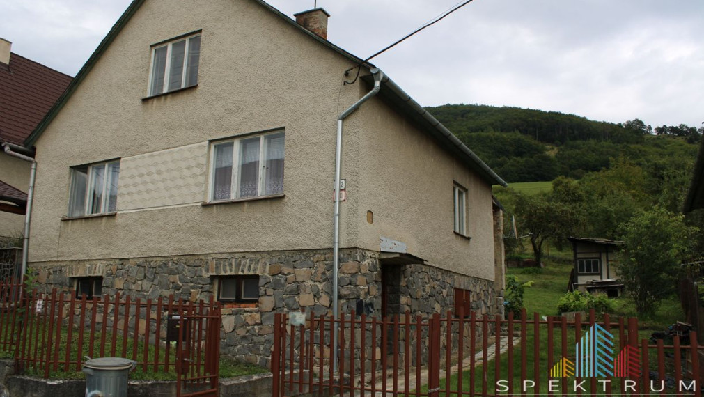 SPEKTRUM REALITY- Na predaj 4-izbový rodinný dom s pozemkom  720m2, Ráztočno, okres Prievidza