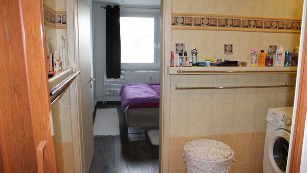 EXKLUZÍVNE-SPEKTRUM REALITY- Na Predaj kompletne rekonštruovaný 3-izbový  byt, 64 m2 s loggiou, Handlová